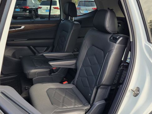 Certified 2025 Volkswagen Atlas SE w/ Panoramic Sunroof Package image 26