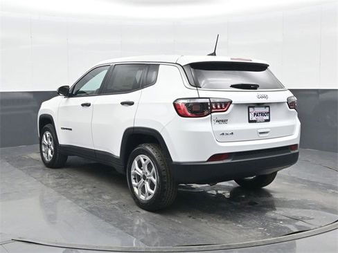 Used 2025 Jeep Compass Sport image 2