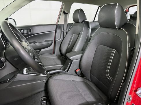 Certified 2025 Hyundai Venue Limited FWD image 25