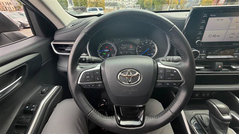 Used 2021 Toyota Highlander XLE FWD image 36