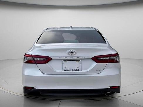 Used 2021 Toyota Camry XLE FWD image 6