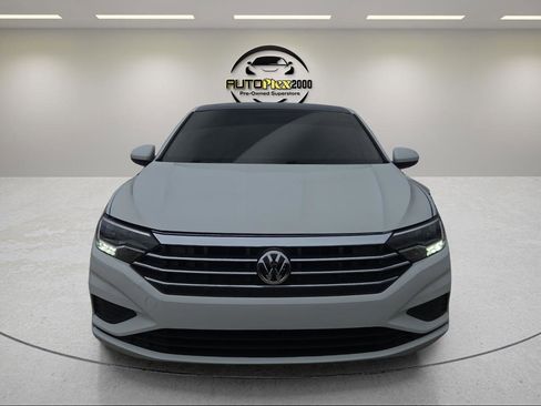 Used 2019 Volkswagen Jetta SE FWD image 2