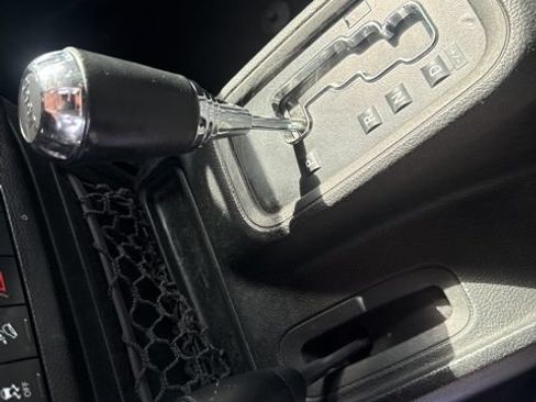 Used 2017 Jeep Wrangler Unlimited Sahara w/ Connectivity Group AWD/4WD image 29