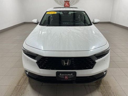 Used 2024 Honda Accord Touring image 2