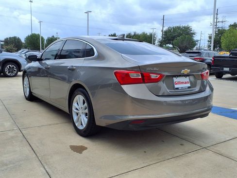 Used 2017 Chevrolet Malibu LT FWD image 3