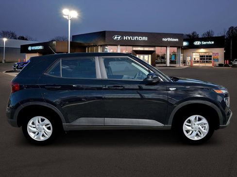 New 2026 Hyundai Venue SE image 9