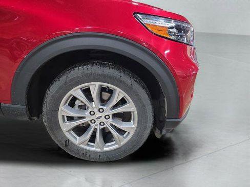 Used 2020 Ford Explorer XLT w/ Equipment Group 202A image 12