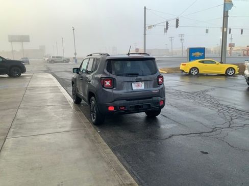 Used 2016 Jeep Renegade Trailhawk w/ Premium Trailhawk Package image 9