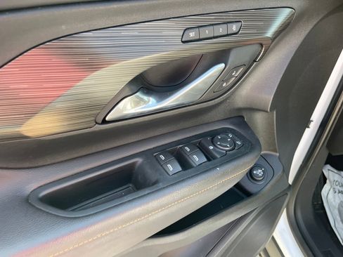 Used 2021 GMC Terrain SLT image 12