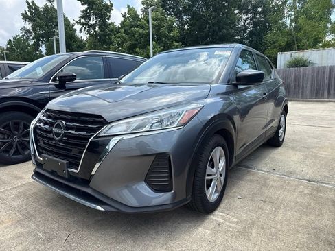 Used 2024 Nissan Kicks S FWD image 3