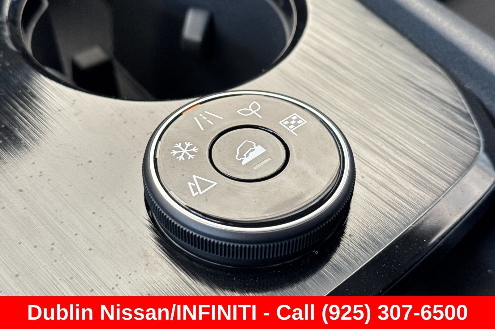 Used 2025 Nissan Rogue SV AWD/4WD image 33