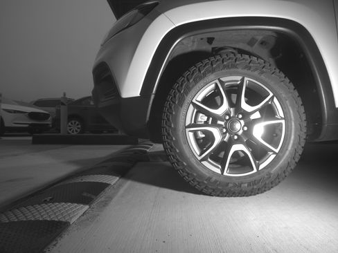 Used 2025 Jeep Compass Trailhawk AWD/4WD image 12