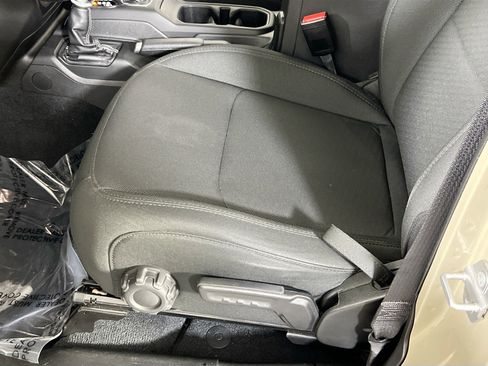 Used 2022 Jeep Wrangler Unlimited Sahara image 19