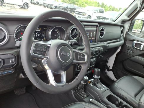 Used 2023 Jeep Wrangler Unlimited Sahara w/ Cold Weather Group AWD/4WD image 12