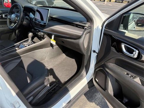 New 2025 Jeep Compass Latitude w/ Sun & Sound Group image 16