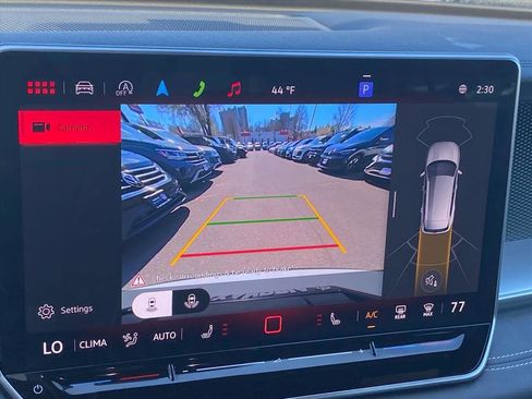 Used 2025 Volkswagen Tiguan SE R-Line image 16