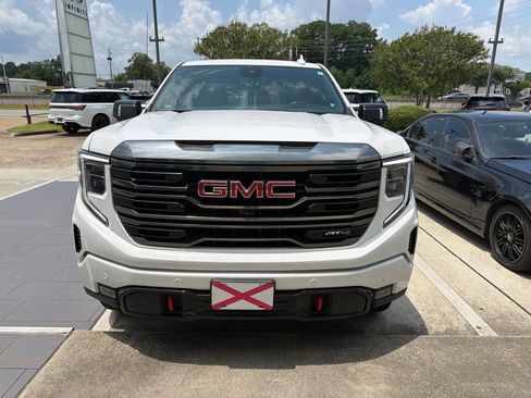Used 2023 GMC Sierra 1500 AT4 AWD/4WD image 2