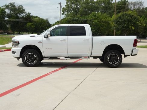 Used 2025 RAM 2500 Laramie AWD/4WD image 2