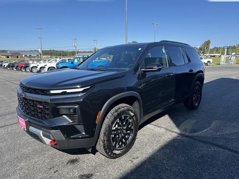 Certified 2024 Chevrolet Traverse Z71 w/ Enhanced Driving Package image 3