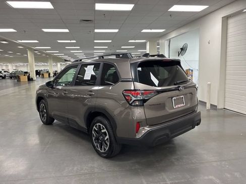 Used 2025 Subaru Forester Premium AWD/4WD image 6