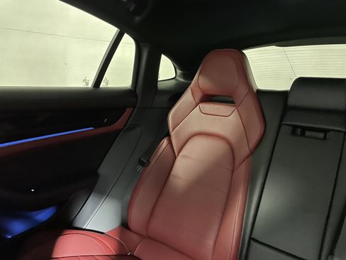 Used 2025 Porsche Panamera image 15