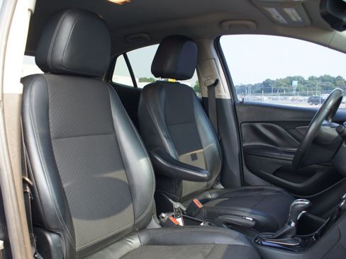 Used 2021 Buick Encore Preferred FWD image 18