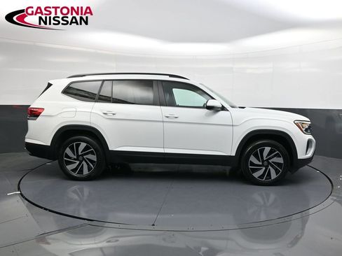 Used 2024 Volkswagen Atlas SE image 3