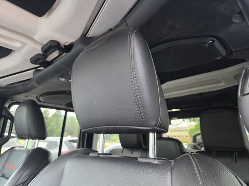 Used 2018 Jeep Wrangler Unlimited Rubicon AWD/4WD image 11