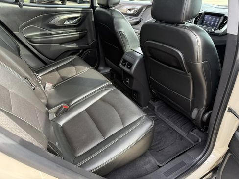 Used 2023 GMC Terrain SLT w/ Tech Package image 17