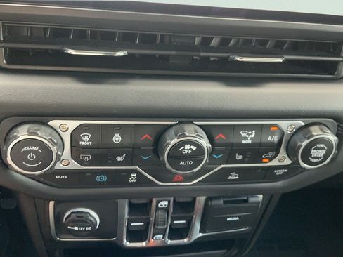 Certified 2025 Jeep Wrangler Unlimited Sahara AWD/4WD image 26