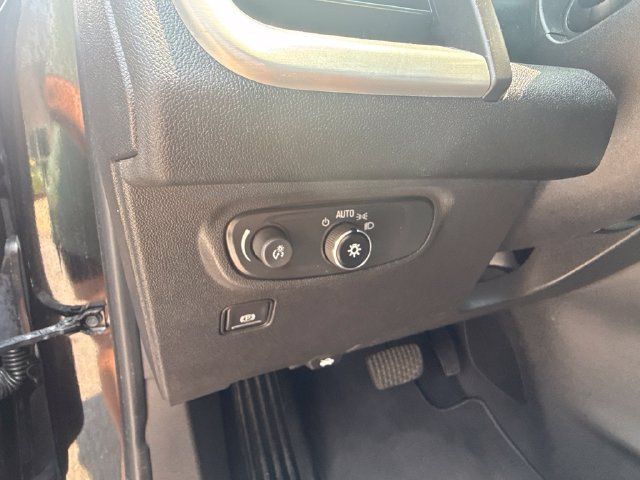 Used 2021 GMC Terrain SLE FWD image 17