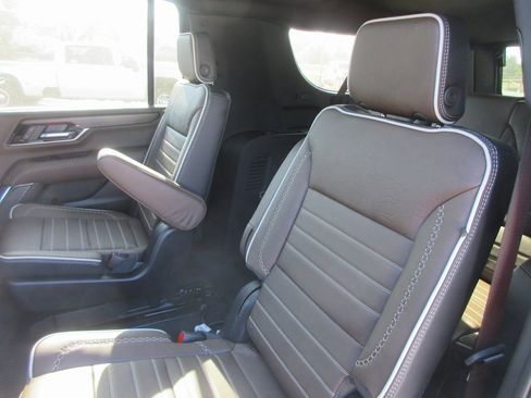 New 2026 GMC Yukon XL Denali Ultimate image 13
