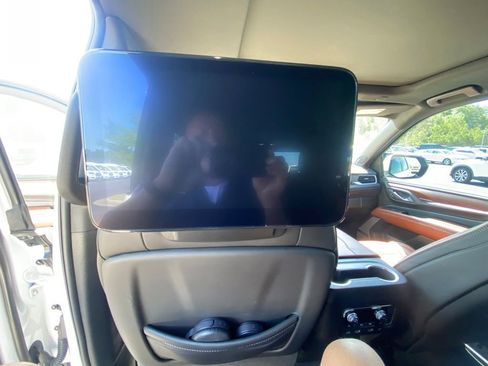 Used 2024 GMC Yukon Denali Ultimate AWD/4WD image 23