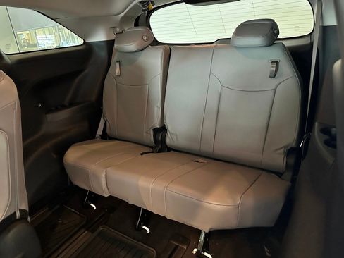 Used 2025 Toyota Sienna XLE AWD/4WD image 14