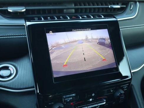 Certified 2024 Jeep Grand Cherokee L Laredo image 22