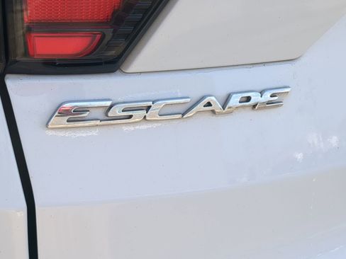 Used 2018 Ford Escape SE w/ SE Sync 3 Package image 14