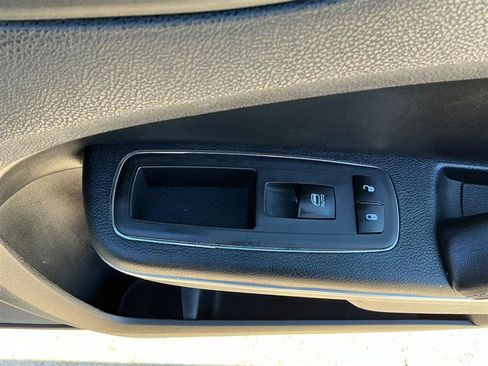 Used 2018 Chrysler 300 S w/ 300S Premium Group image 32