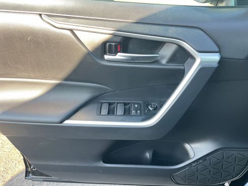 Used 2025 Toyota RAV4 XLE image 20