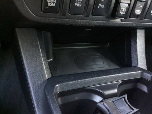 Used 2019 Toyota Tacoma TRD Sport w/ Technology Package AWD/4WD image 18