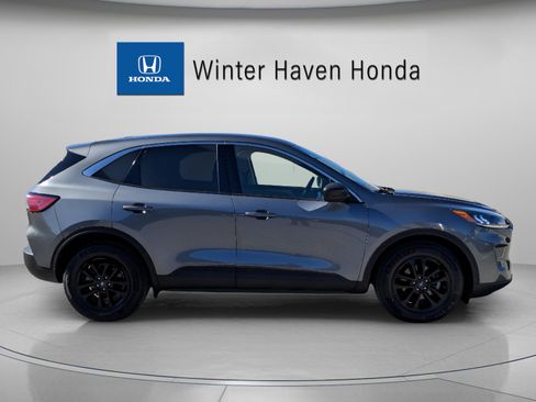Used 2022 Ford Escape SE image 9
