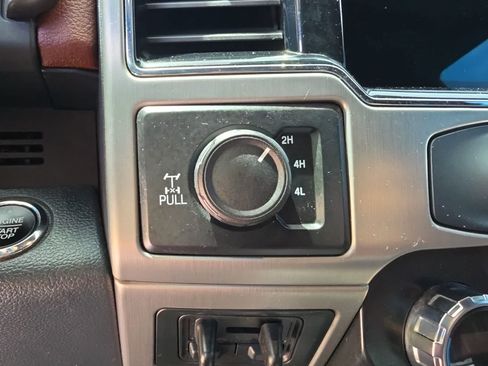 Used 2022 Ford F350 Platinum w/ FX4 Off-Road Package AWD/4WD image 32