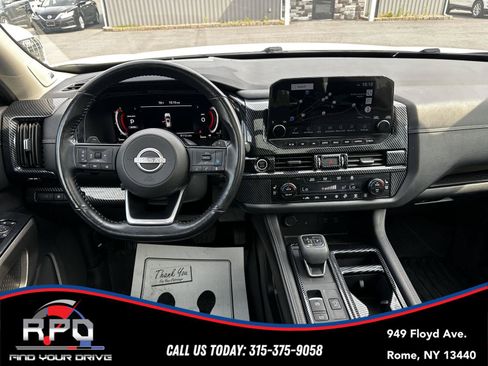 Used 2023 Nissan Pathfinder Platinum AWD/4WD image 16
