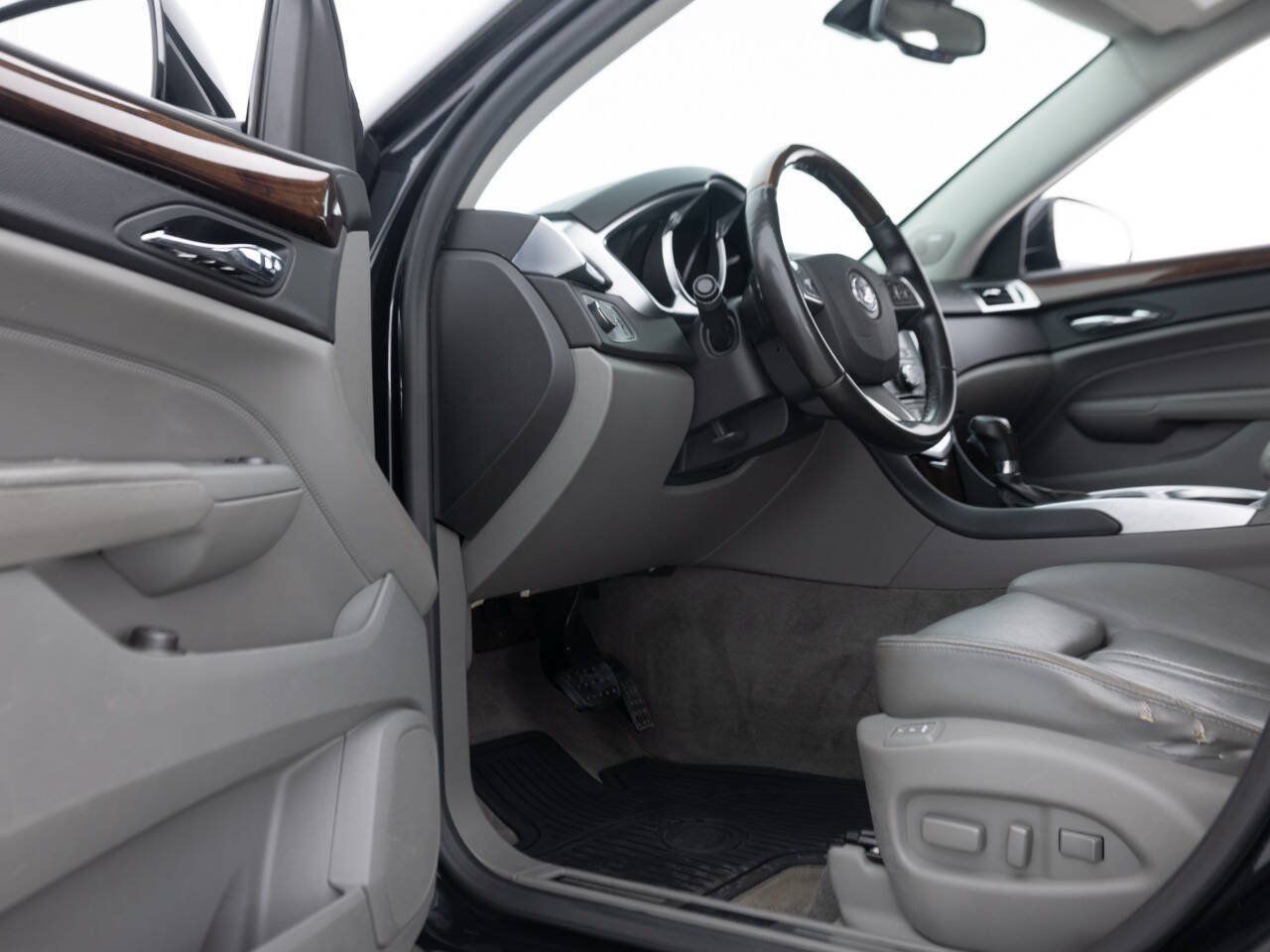 Used 2011 Cadillac SRX Luxury FWD image 26