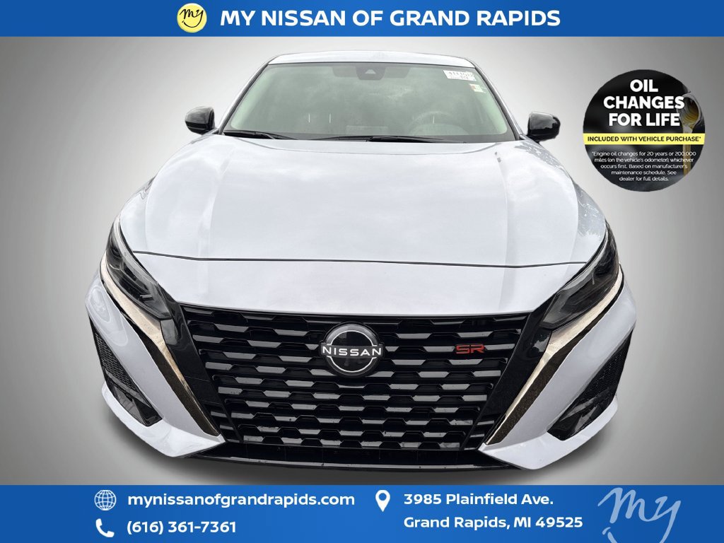 Used 2025 Nissan Altima 2.5 SR AWD/4WD image 3