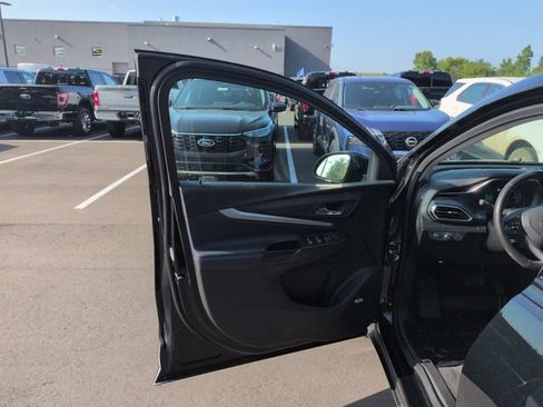 Used 2022 Chevrolet Bolt EUV Premier w/ Sun & Sound Package FWD image 27
