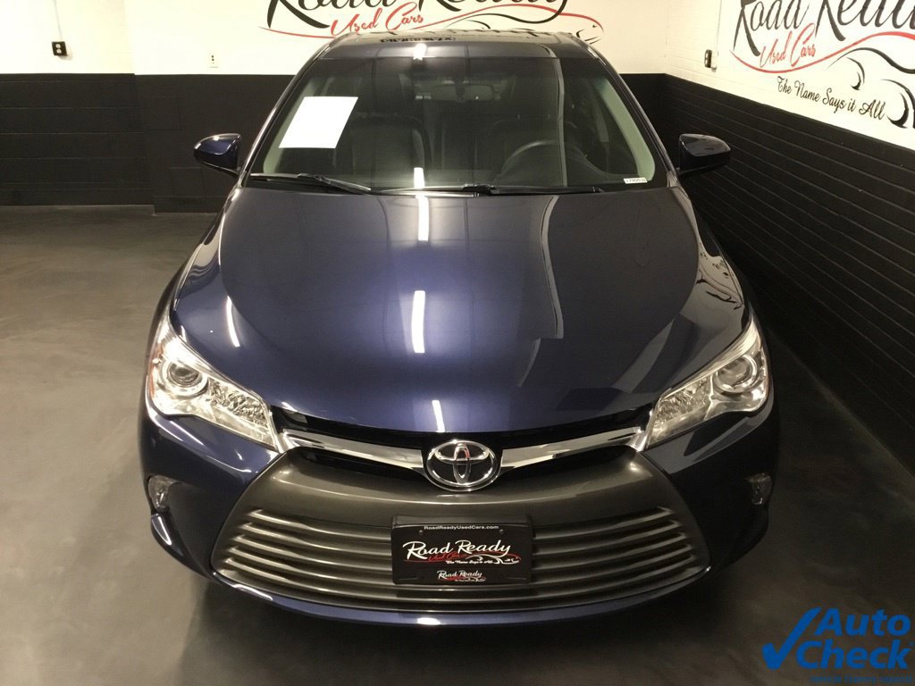 Used 2017 Toyota Camry XLE w/ Moonroof Package FWD image 4