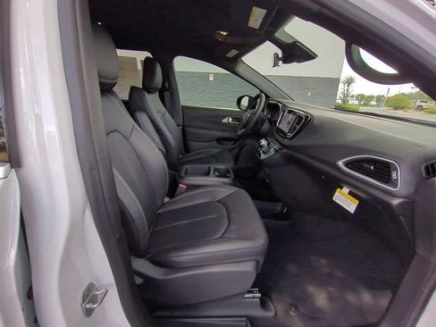 New 2026 Chrysler Voyager LX image 22