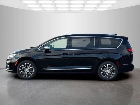 New 2026 Chrysler Pacifica Pinnacle w/ Trailer Tow Group AWD/4WD image 4