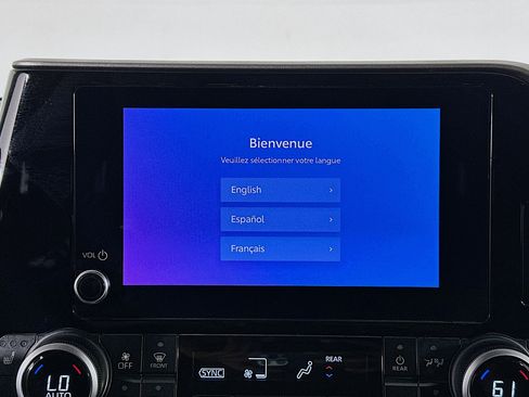 Used 2023 Toyota Highlander XLE FWD image 24