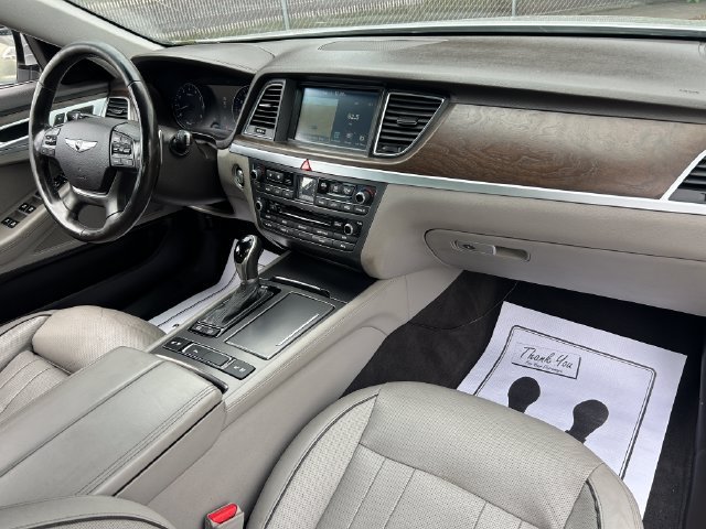 Used 2015 Hyundai Genesis 5.0 RWD image 31